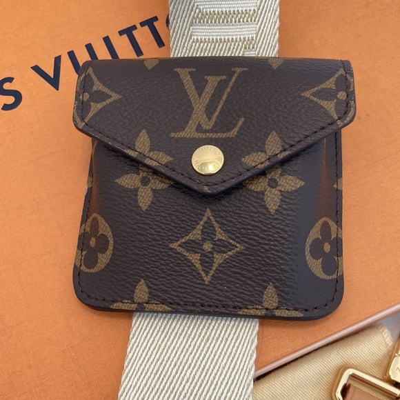 LOUIS Vuitton Utility Bag Jacquard strap and pouch - Picture 2 of 14